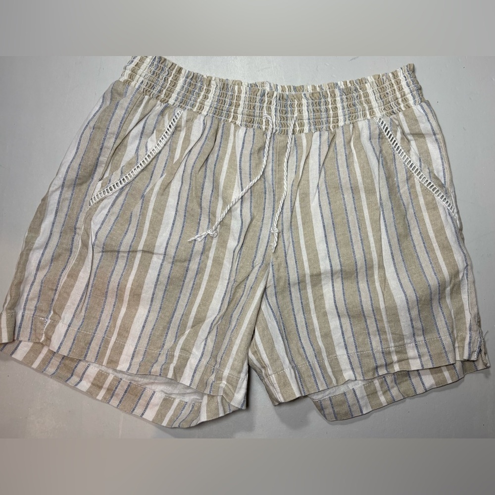 Briggs New York Beige with Blue Pinstripe Smocked Linen Blend Waist Shorts